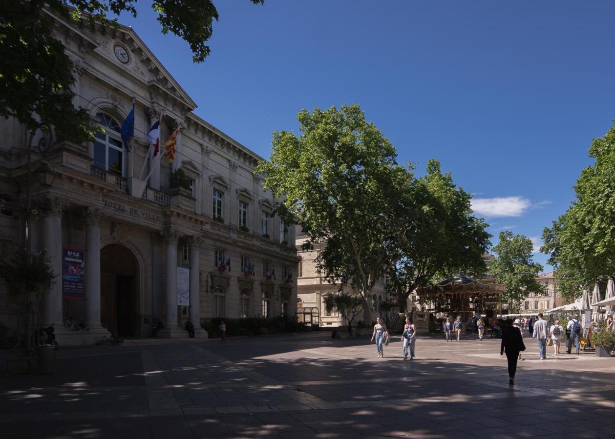 Le Central Avignon Luaran gambar